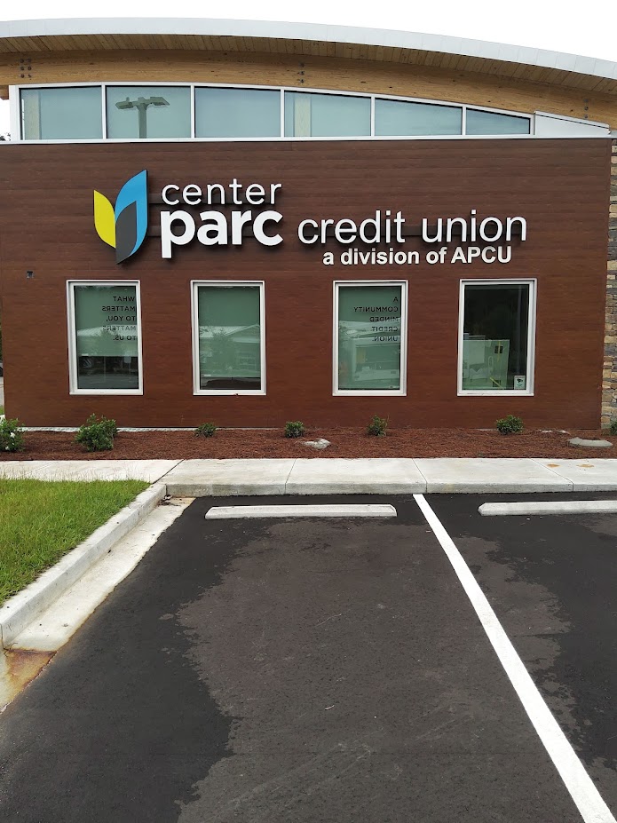 Center%20Parc%20channel%20letters%20and%20cloud%20sign%20installed%20on%20raceways